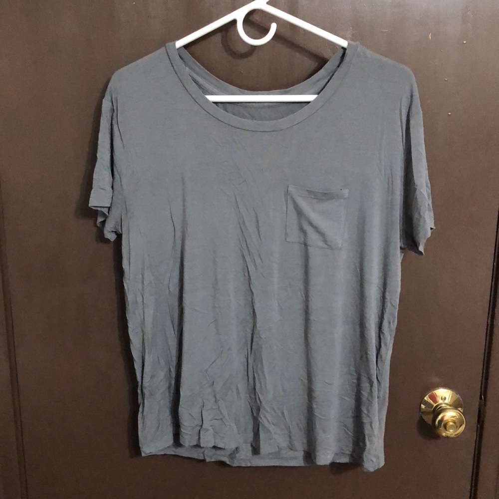 gray shirt